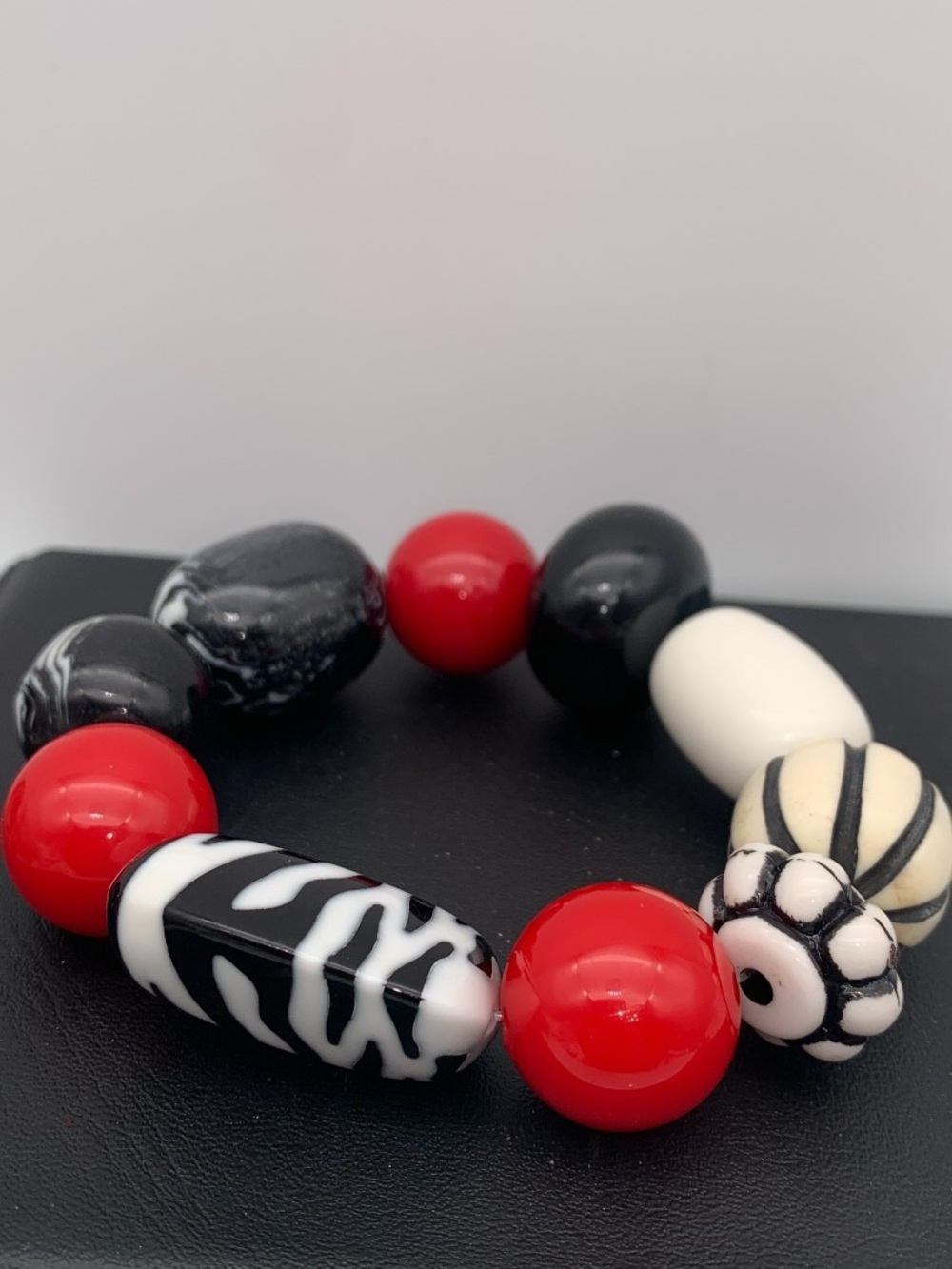 Chunky Acrylic Black, White & Red Bead Stretch Bracelet Bangle